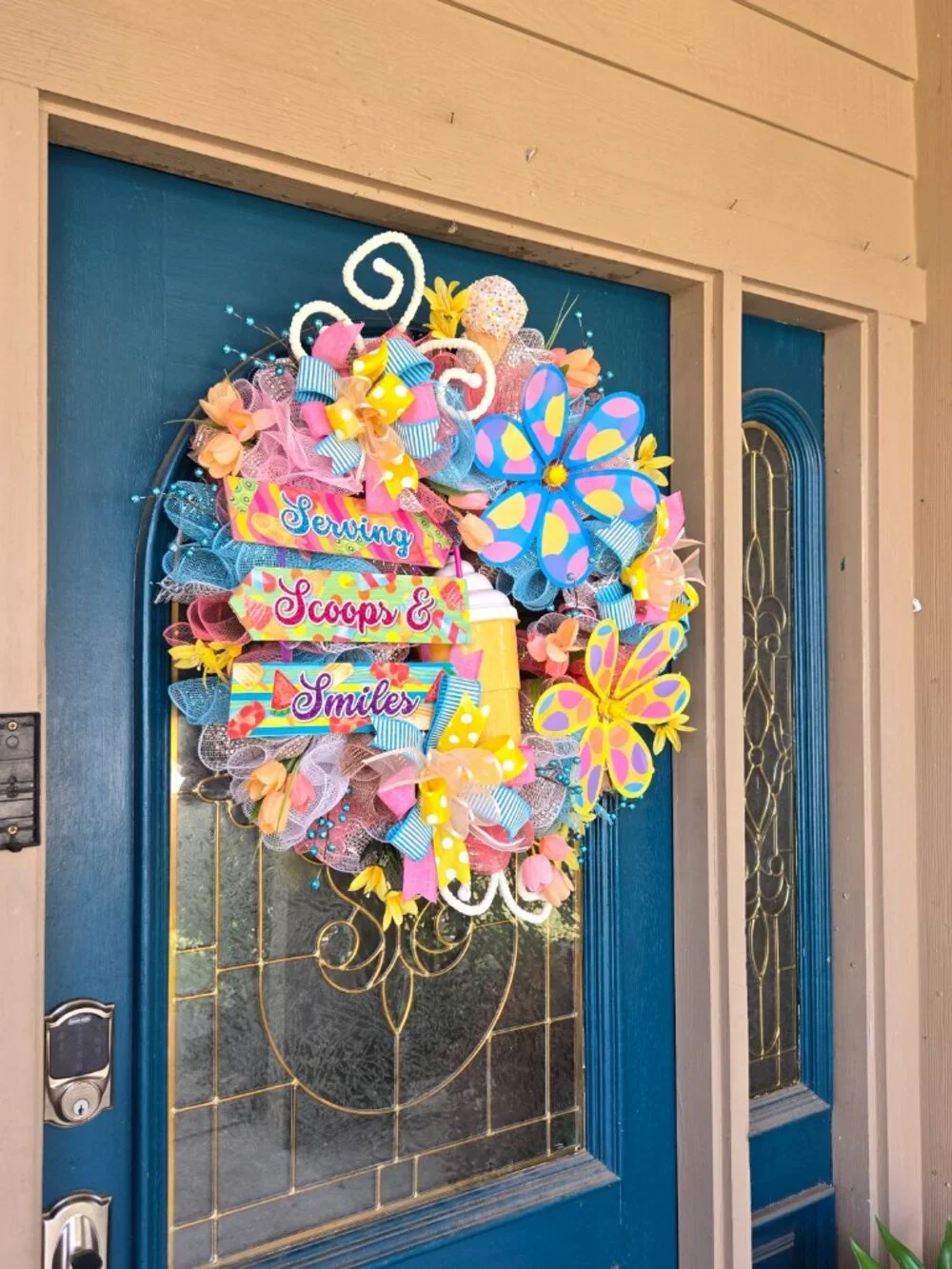 Serving Scoops & Smiles Summer Wreath